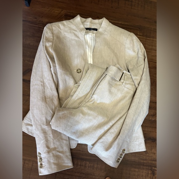 White House Black Market Beige 2pc suit set! - Picture 1 of 13